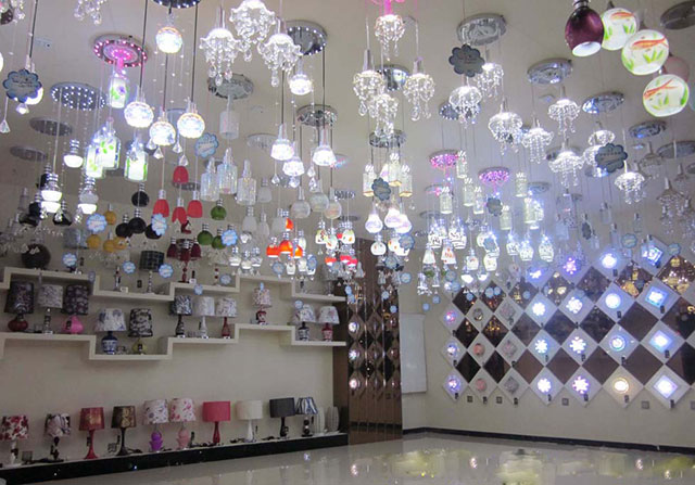 燈都古鎮(zhèn)，展現(xiàn)“燈”峰造極的燈飾設(shè)計“中國力量”