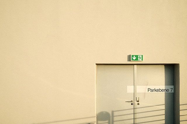 應(yīng)該怎么安排和控制應(yīng)急照明燈具回路？